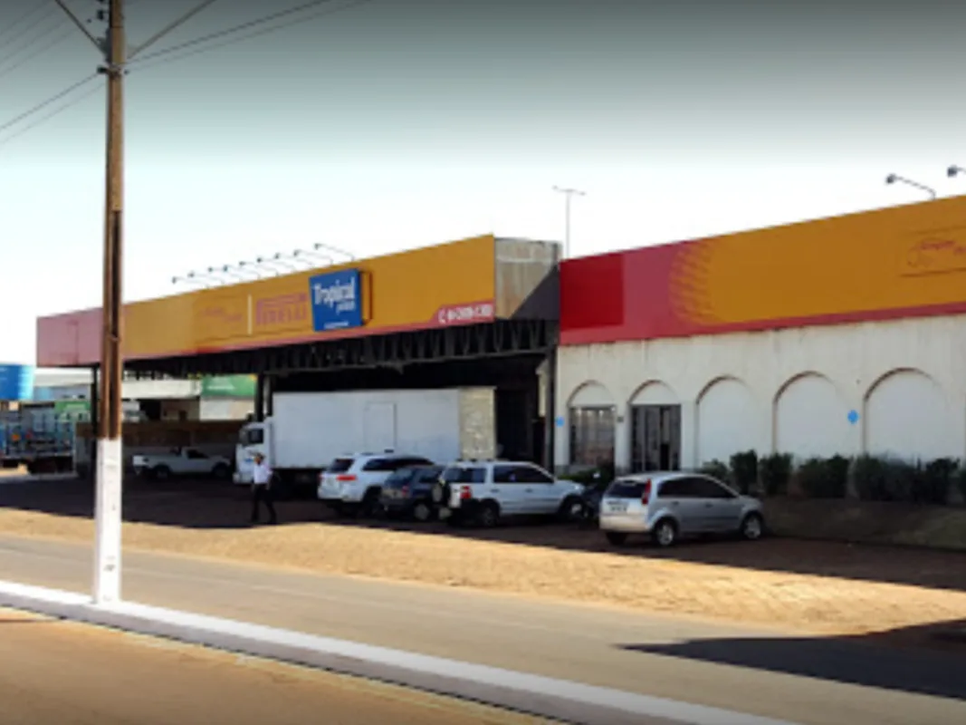 Fachada da loja Tropical Pneus JATAI