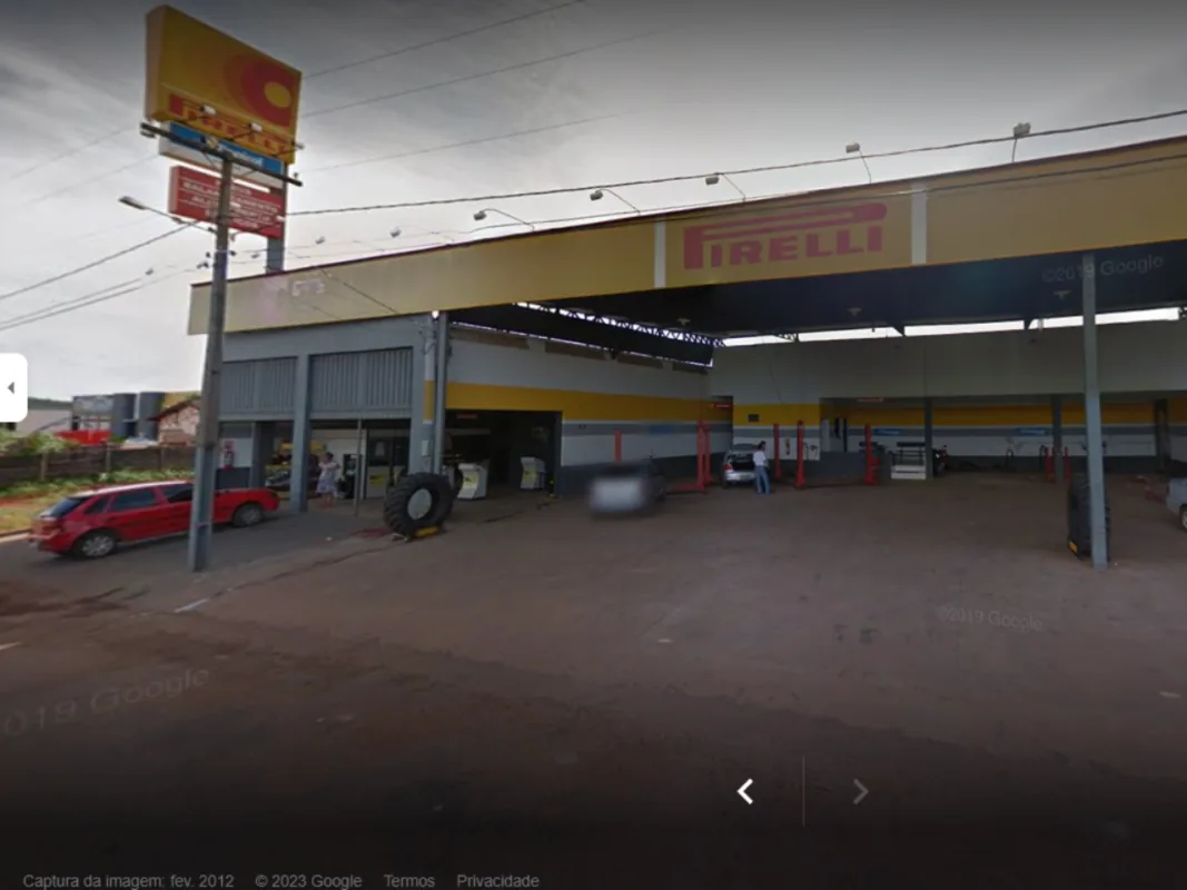 Fachada da loja Tropial Pneus Uruaçu